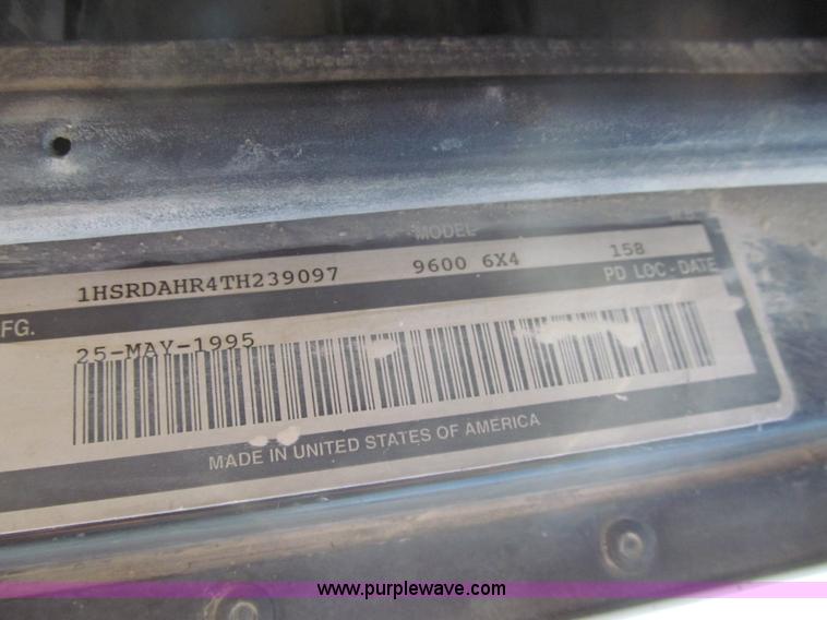 image for item I7209 1996 International 9600 semi truck