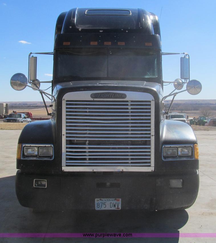 image for item I7210 1995 Freightliner FLD semi truck