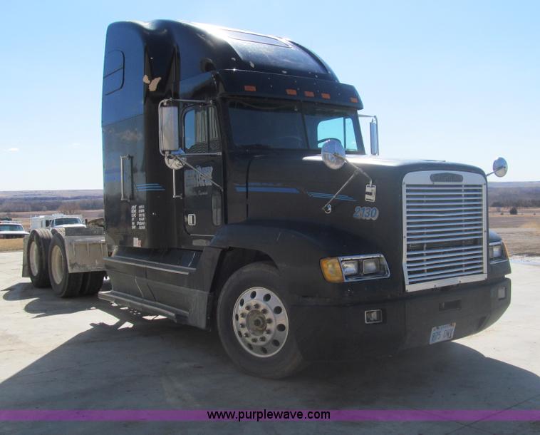 image for item I7210 1995 Freightliner FLD semi truck