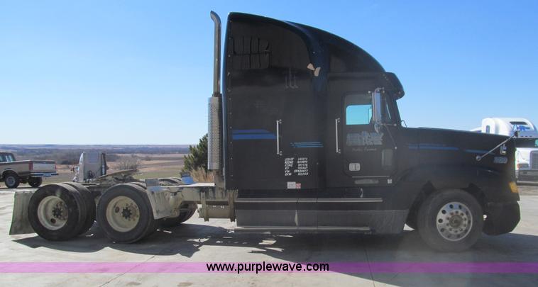 image for item I7210 1995 Freightliner FLD semi truck