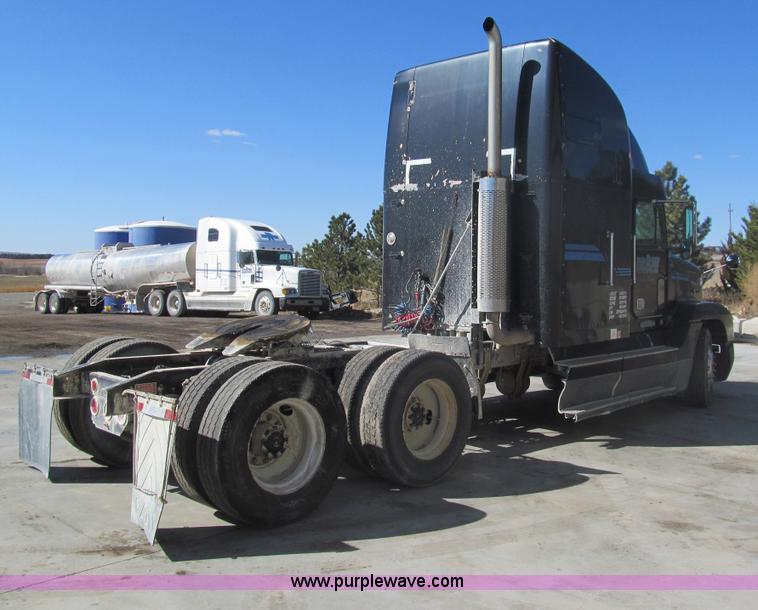 image for item I7210 1995 Freightliner FLD semi truck