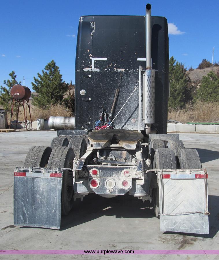 image for item I7210 1995 Freightliner FLD semi truck