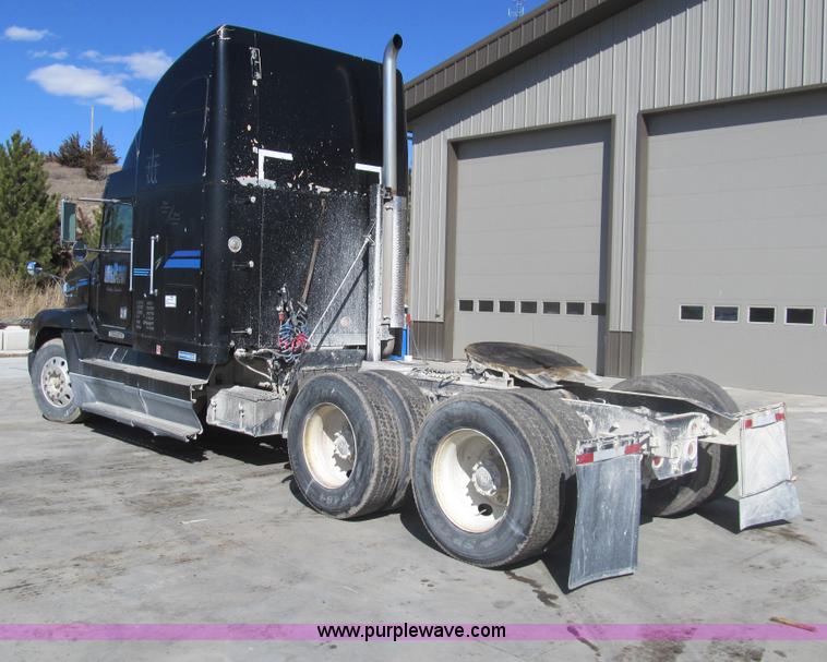 image for item I7210 1995 Freightliner FLD semi truck