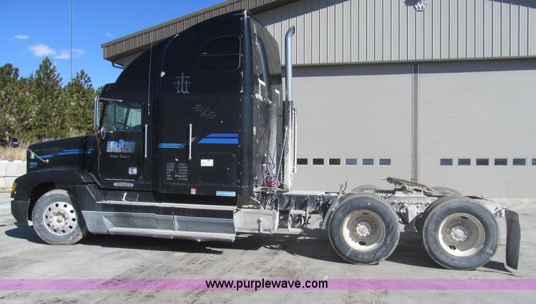 image for item I7210 1995 Freightliner FLD semi truck