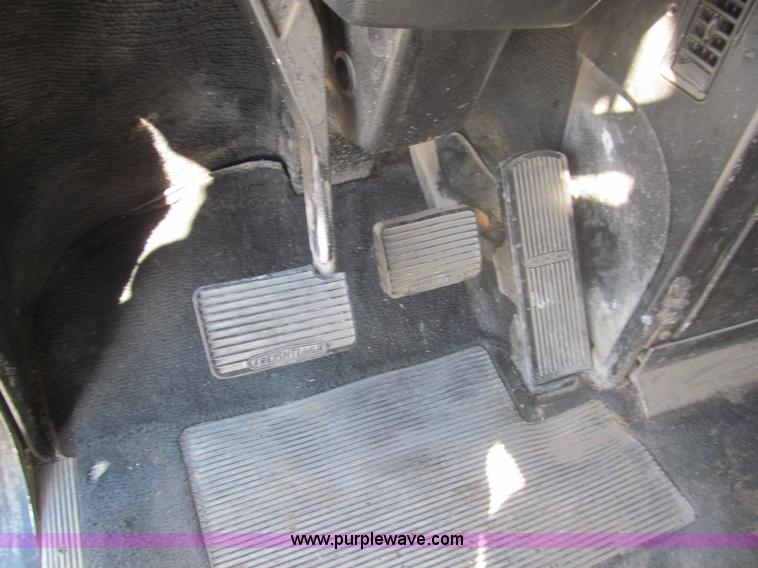 image for item I7210 1995 Freightliner FLD semi truck