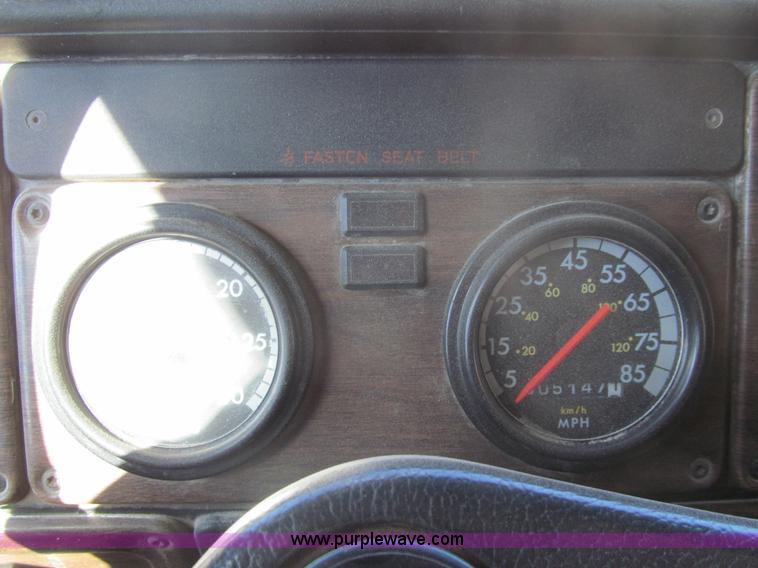 image for item I7210 1995 Freightliner FLD semi truck