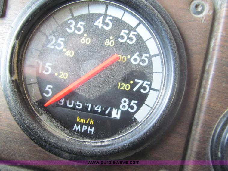 image for item I7210 1995 Freightliner FLD semi truck