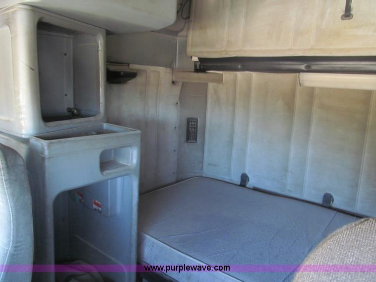 image for item I7210 1995 Freightliner FLD semi truck