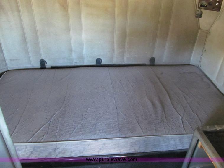 image for item I7210 1995 Freightliner FLD semi truck