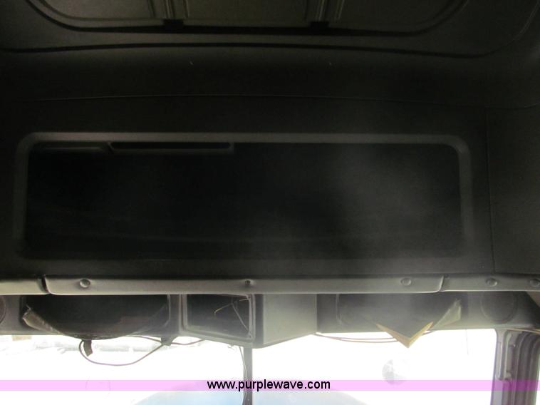 image for item I7210 1995 Freightliner FLD semi truck