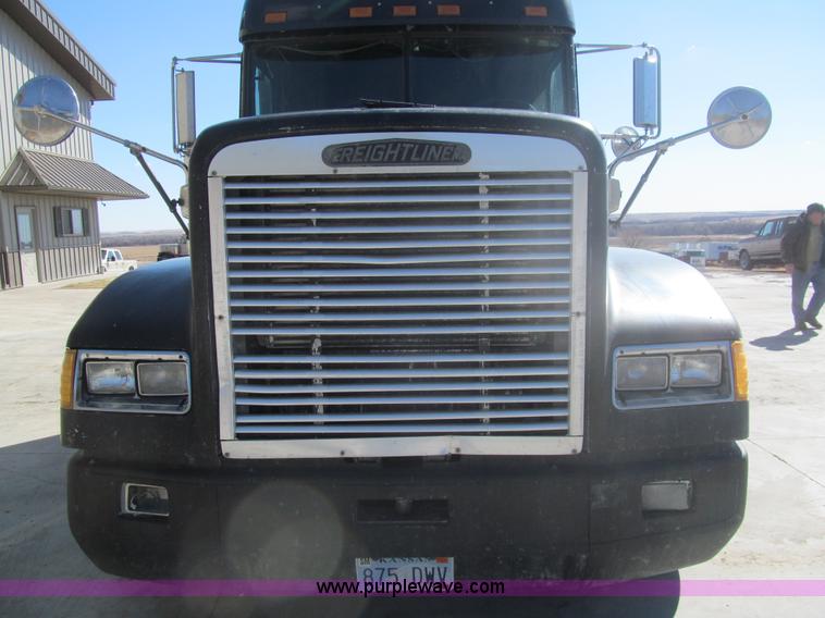 image for item I7210 1995 Freightliner FLD semi truck