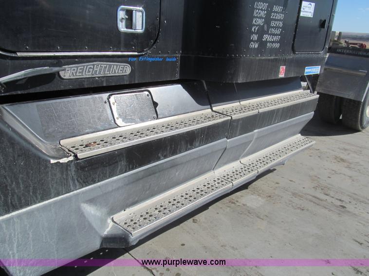 image for item I7210 1995 Freightliner FLD semi truck