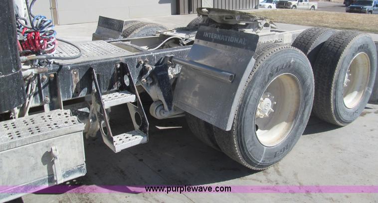 image for item I7210 1995 Freightliner FLD semi truck