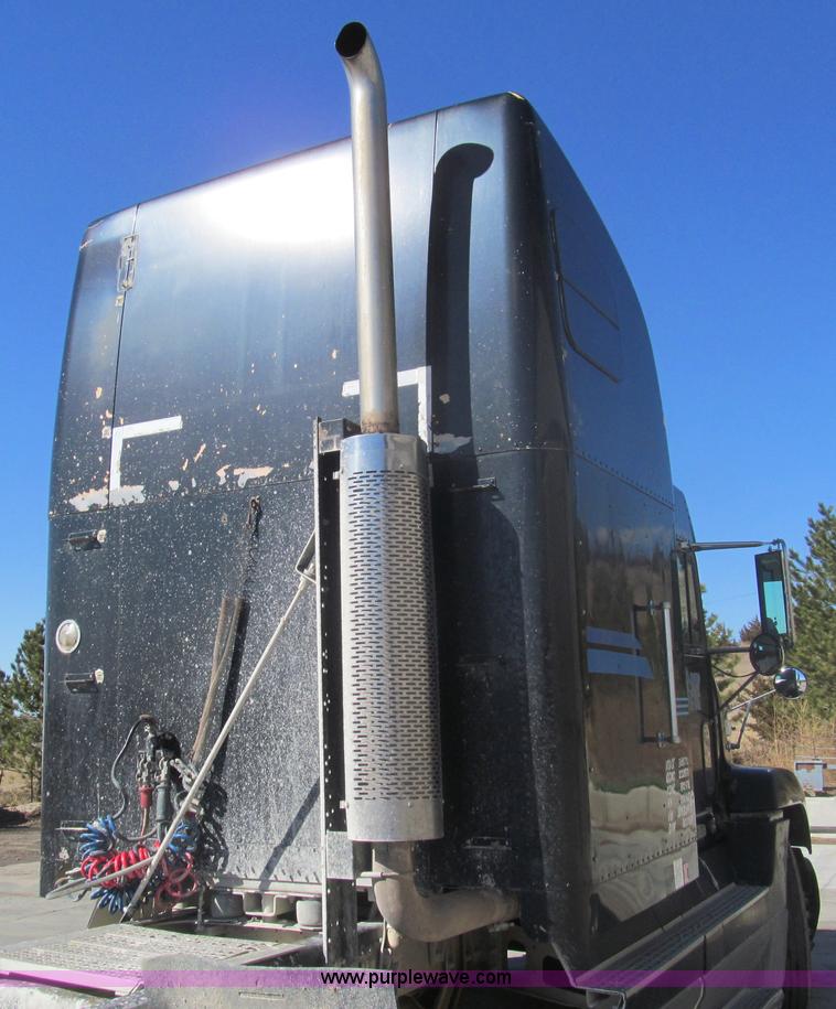 image for item I7210 1995 Freightliner FLD semi truck