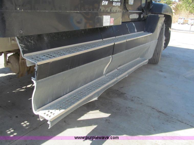 image for item I7210 1995 Freightliner FLD semi truck