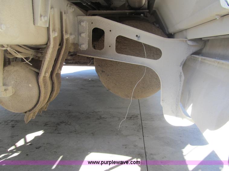 image for item I7210 1995 Freightliner FLD semi truck