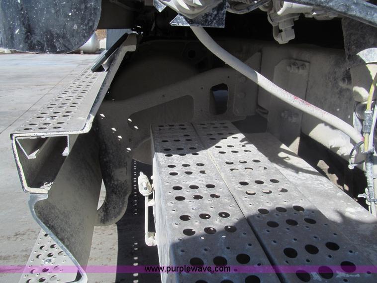 image for item I7210 1995 Freightliner FLD semi truck