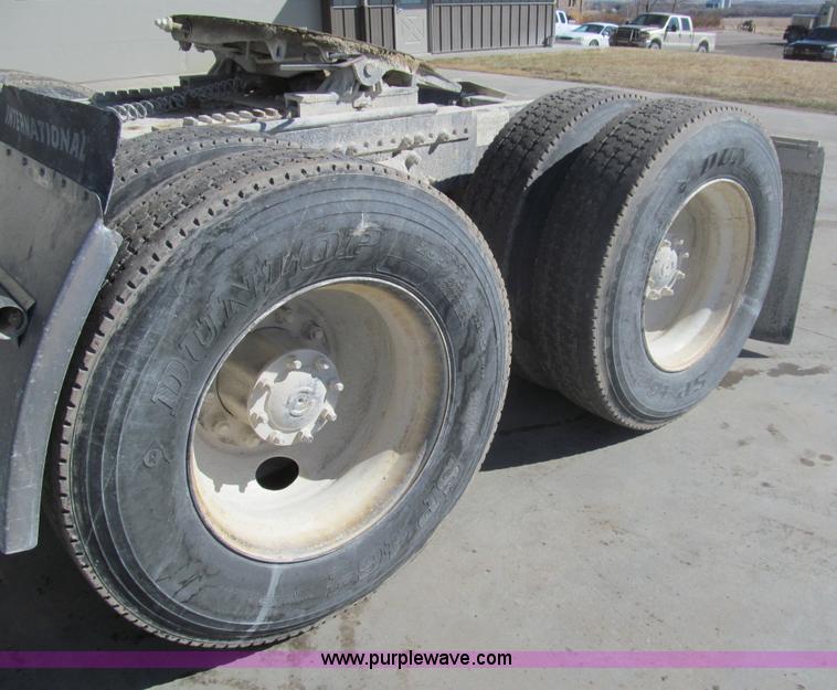 image for item I7210 1995 Freightliner FLD semi truck