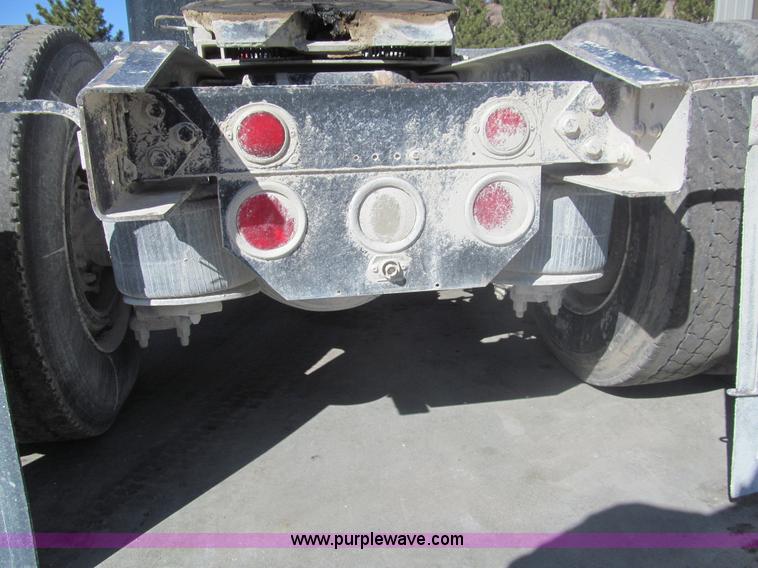 image for item I7210 1995 Freightliner FLD semi truck