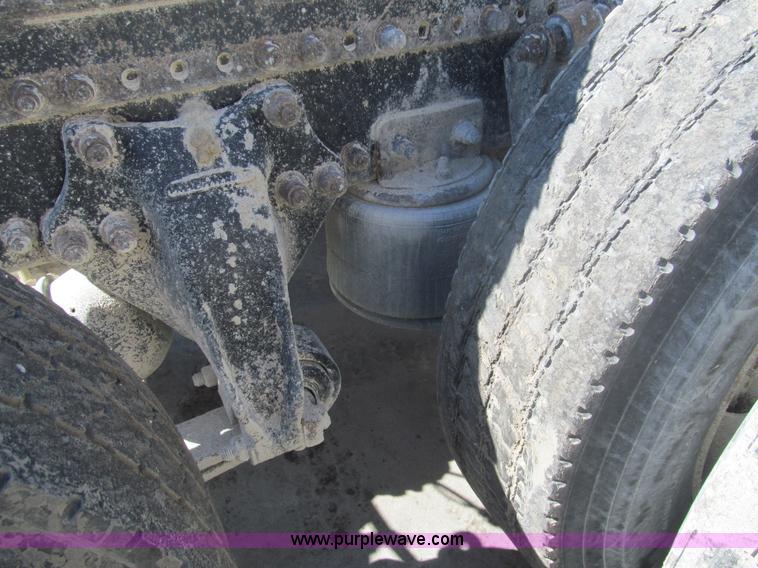 image for item I7210 1995 Freightliner FLD semi truck