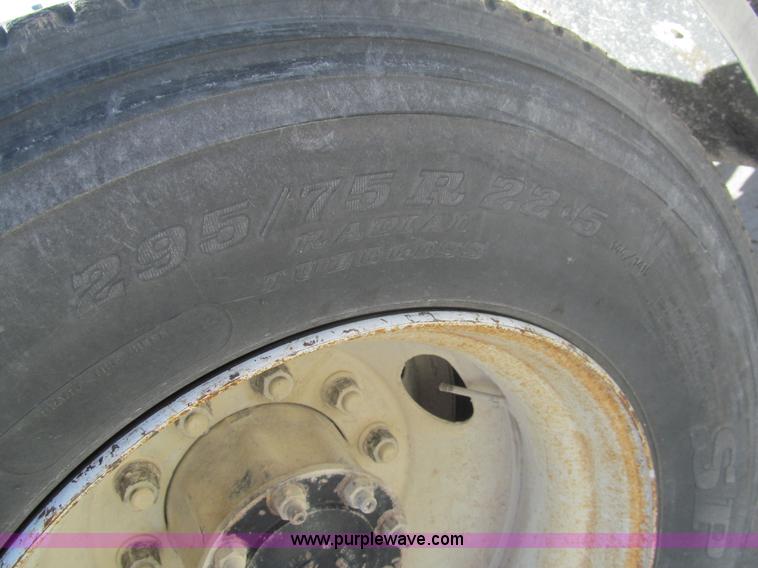 image for item I7210 1995 Freightliner FLD semi truck