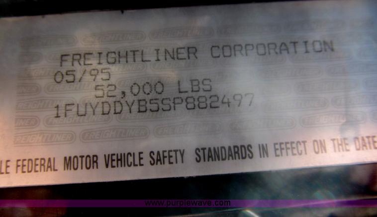 image for item I7210 1995 Freightliner FLD semi truck