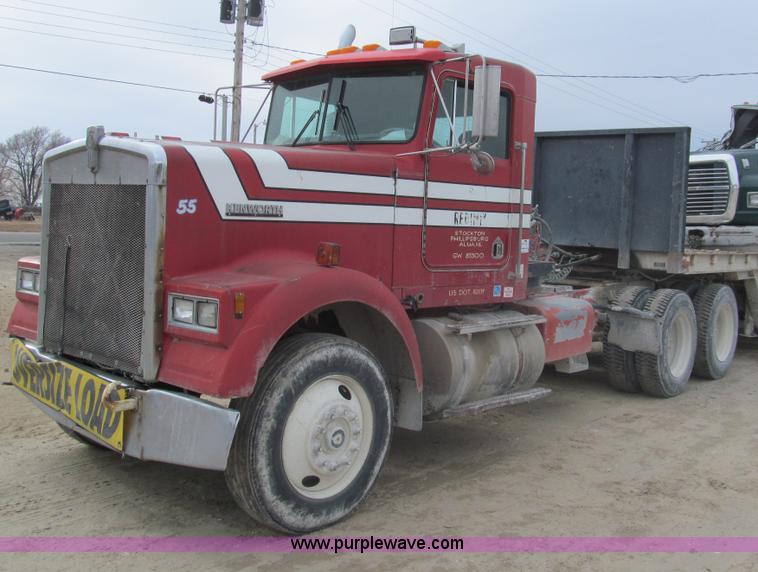 image for item I7236 1985 Kenworth W900 semi truck