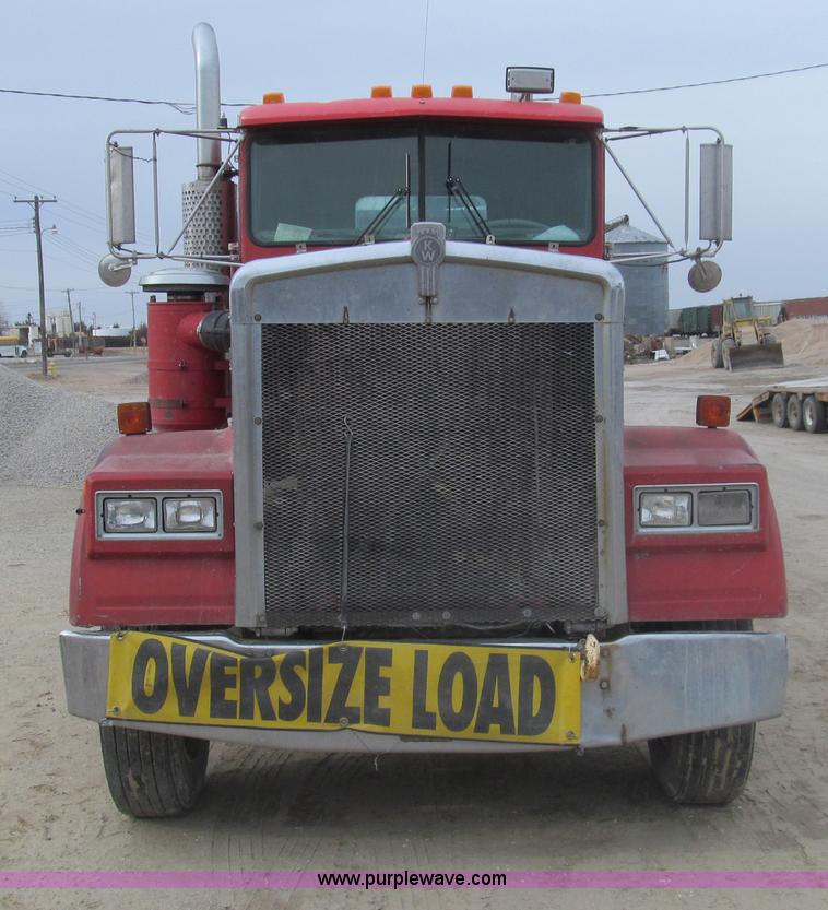 image for item I7236 1985 Kenworth W900 semi truck