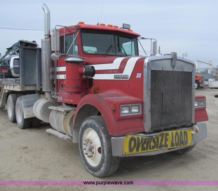 image for item I7236 1985 Kenworth W900 semi truck
