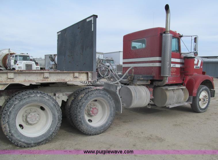 image for item I7236 1985 Kenworth W900 semi truck