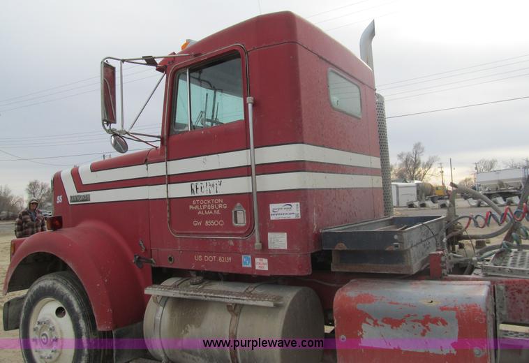 image for item I7236 1985 Kenworth W900 semi truck