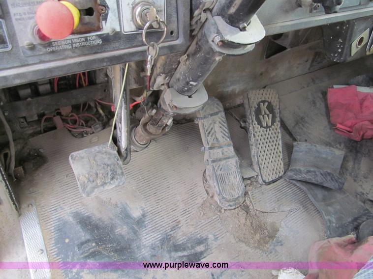 image for item I7236 1985 Kenworth W900 semi truck