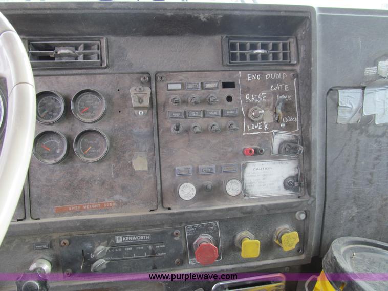 image for item I7236 1985 Kenworth W900 semi truck