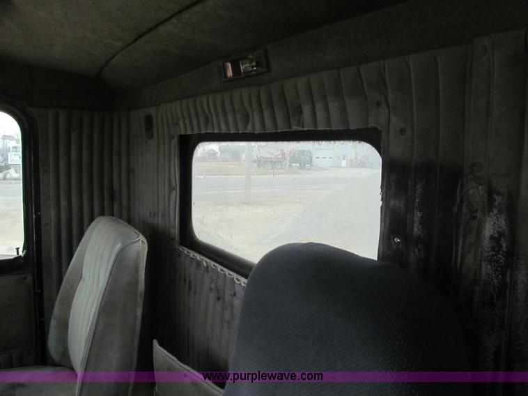 image for item I7236 1985 Kenworth W900 semi truck