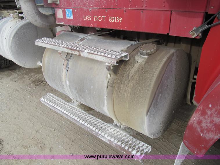 image for item I7236 1985 Kenworth W900 semi truck