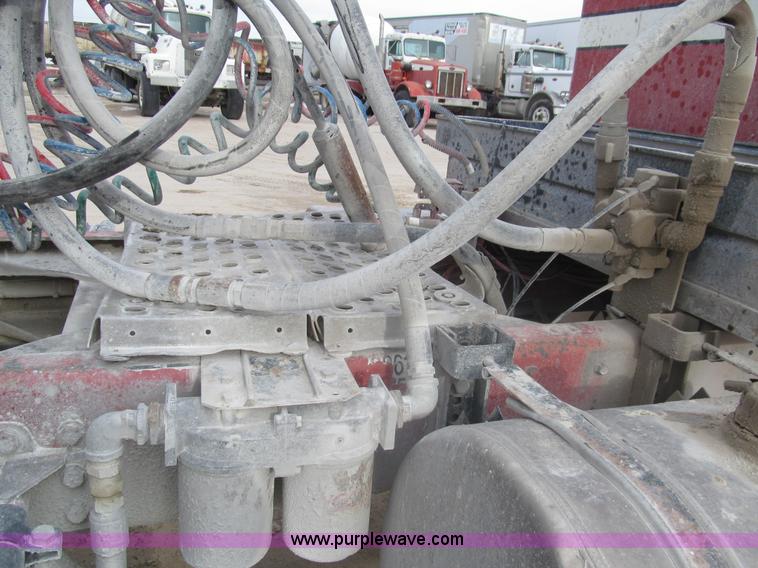 image for item I7236 1985 Kenworth W900 semi truck