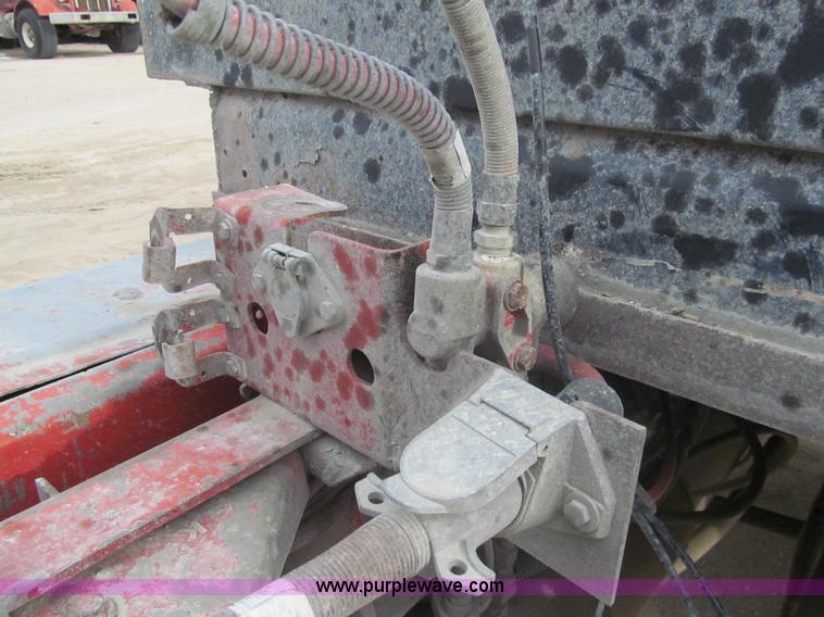 image for item I7236 1985 Kenworth W900 semi truck