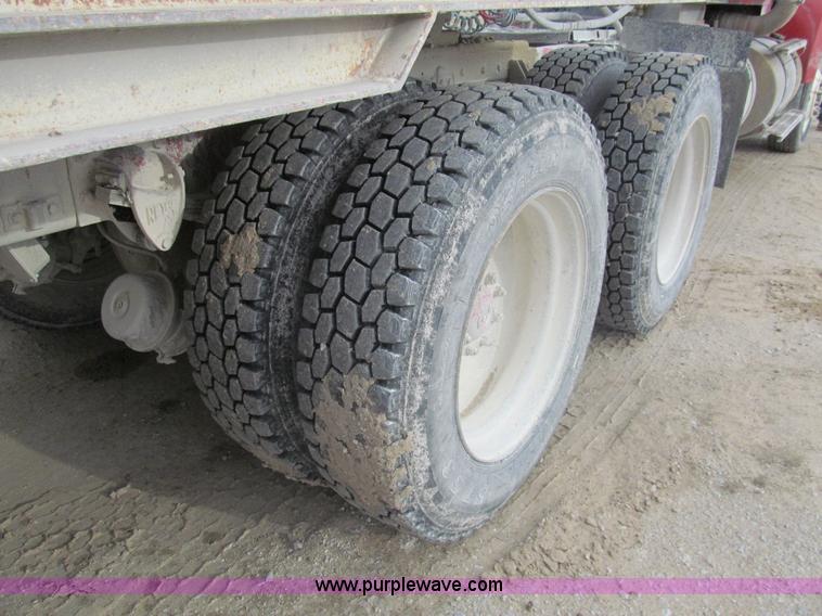 image for item I7236 1985 Kenworth W900 semi truck