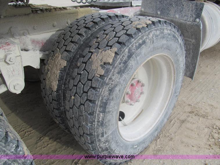 image for item I7236 1985 Kenworth W900 semi truck