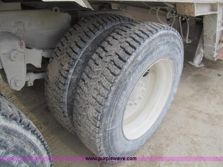 image for item I7236 1985 Kenworth W900 semi truck