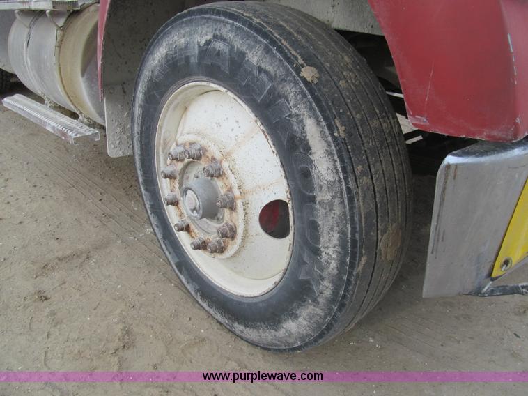 image for item I7236 1985 Kenworth W900 semi truck