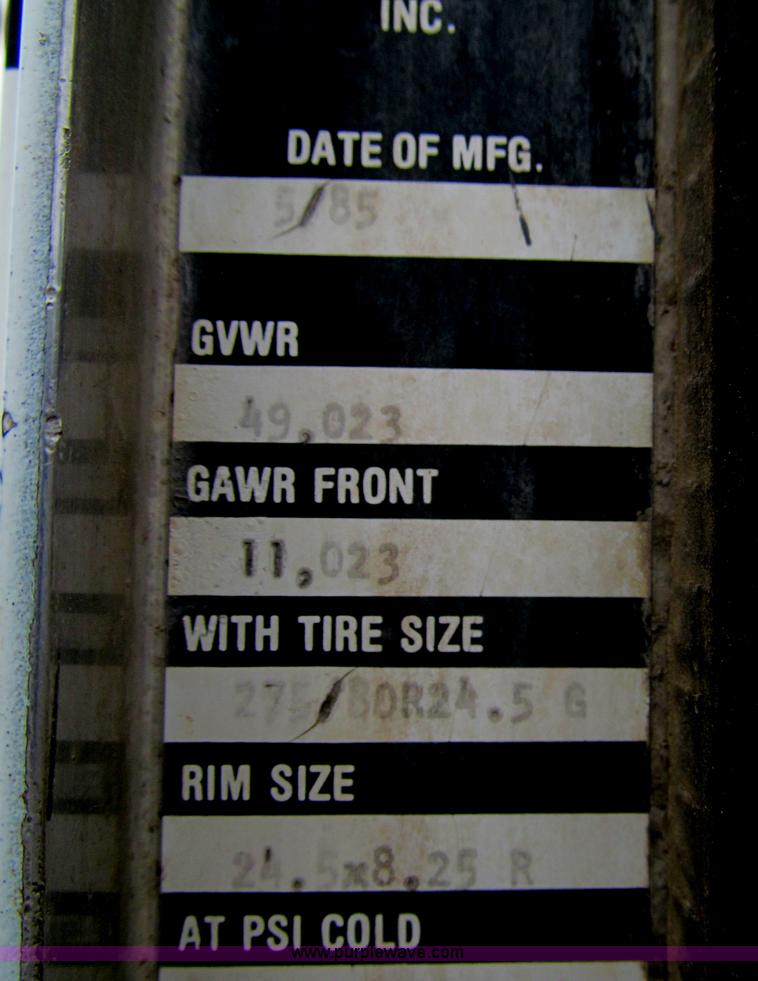 image for item I7236 1985 Kenworth W900 semi truck