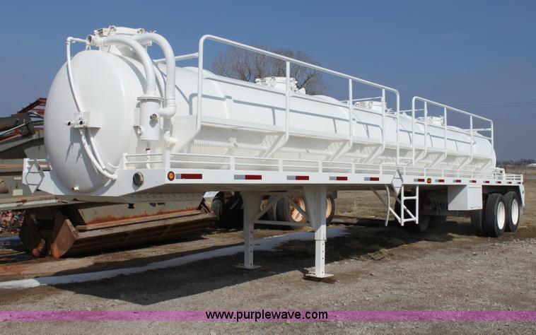 image for item I7487 Custom Built 130-BLL vacuum trailer