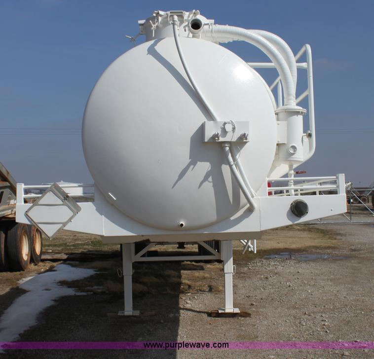 image for item I7487 Custom Built 130-BLL vacuum trailer