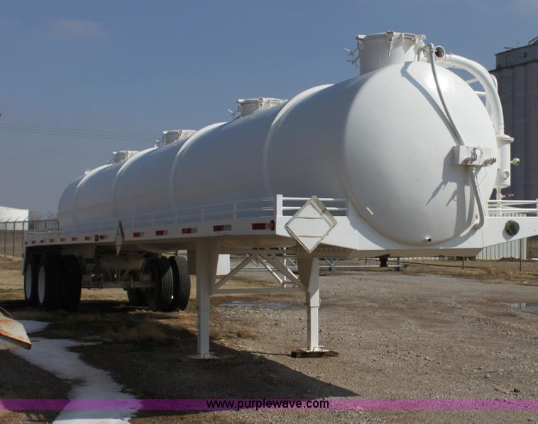 image for item I7487 Custom Built 130-BLL vacuum trailer