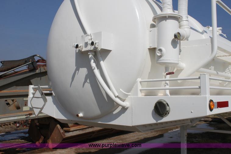 image for item I7487 Custom Built 130-BLL vacuum trailer