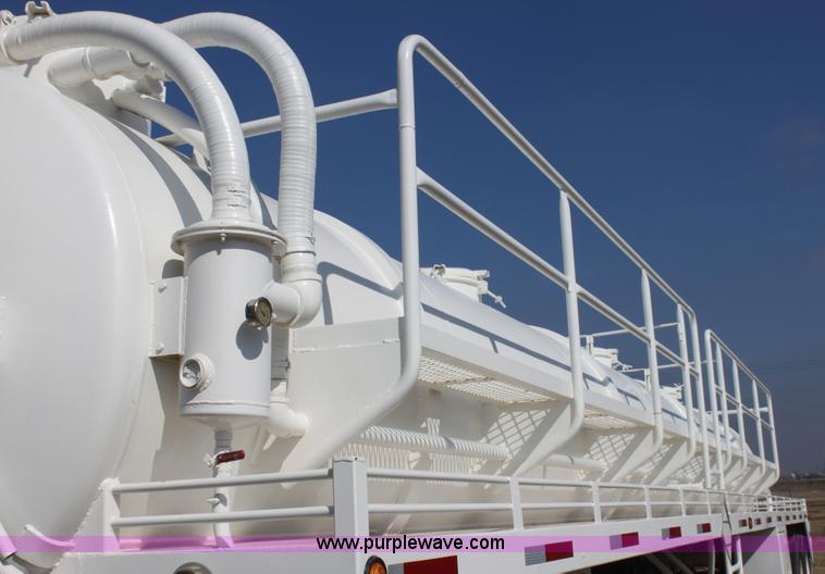 image for item I7487 Custom Built 130-BLL vacuum trailer