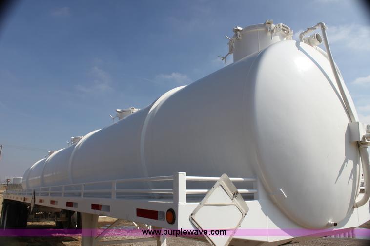 image for item I7487 Custom Built 130-BLL vacuum trailer