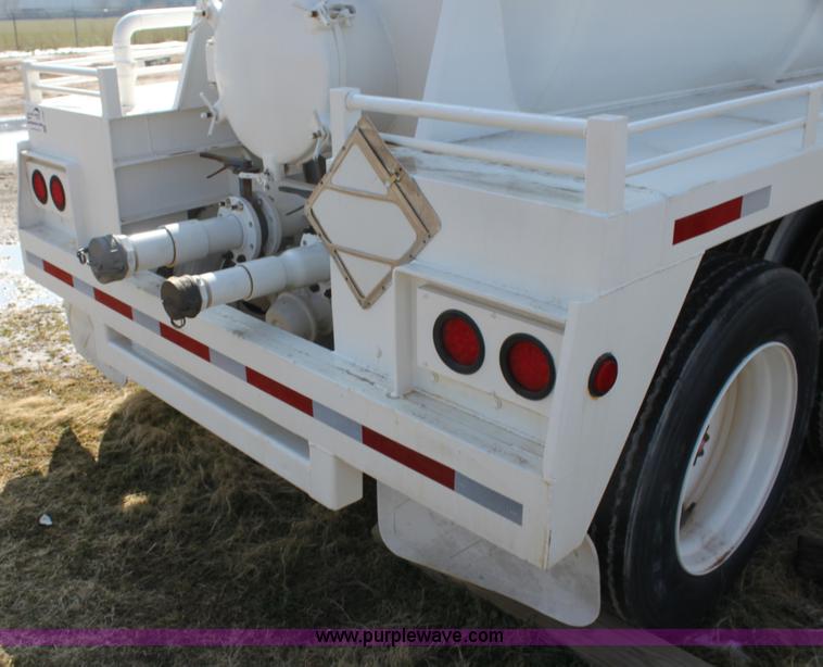 image for item I7487 Custom Built 130-BLL vacuum trailer