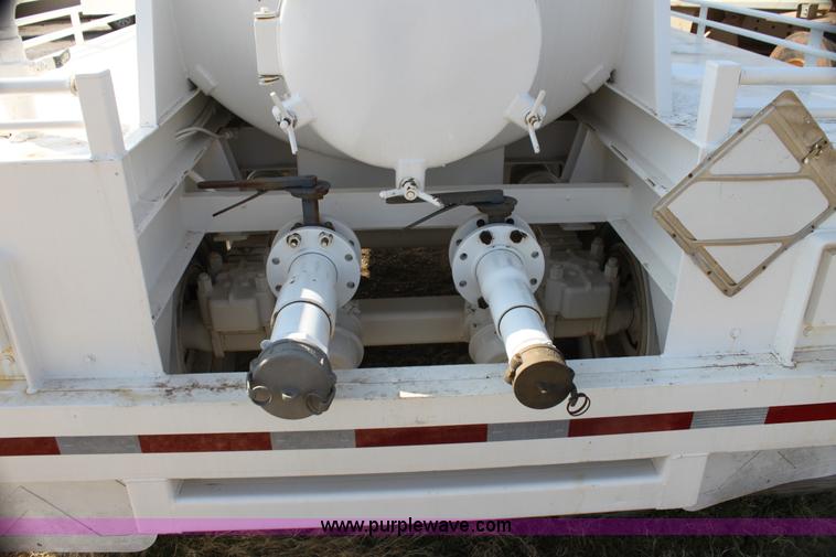 image for item I7487 Custom Built 130-BLL vacuum trailer